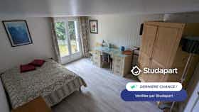 Apartment for rent for €850 per month in Marly-le-Roi, Rue de la Montagne