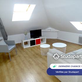 Apartment for rent for €670 per month in Reims, Rue Libergier