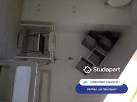 Apartamento para alugar por € 670 por mês em Jouy-en-Josas, Route de Bièvres