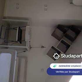 Appartement for rent for 670 € per month in Jouy-en-Josas, Route de Bièvres