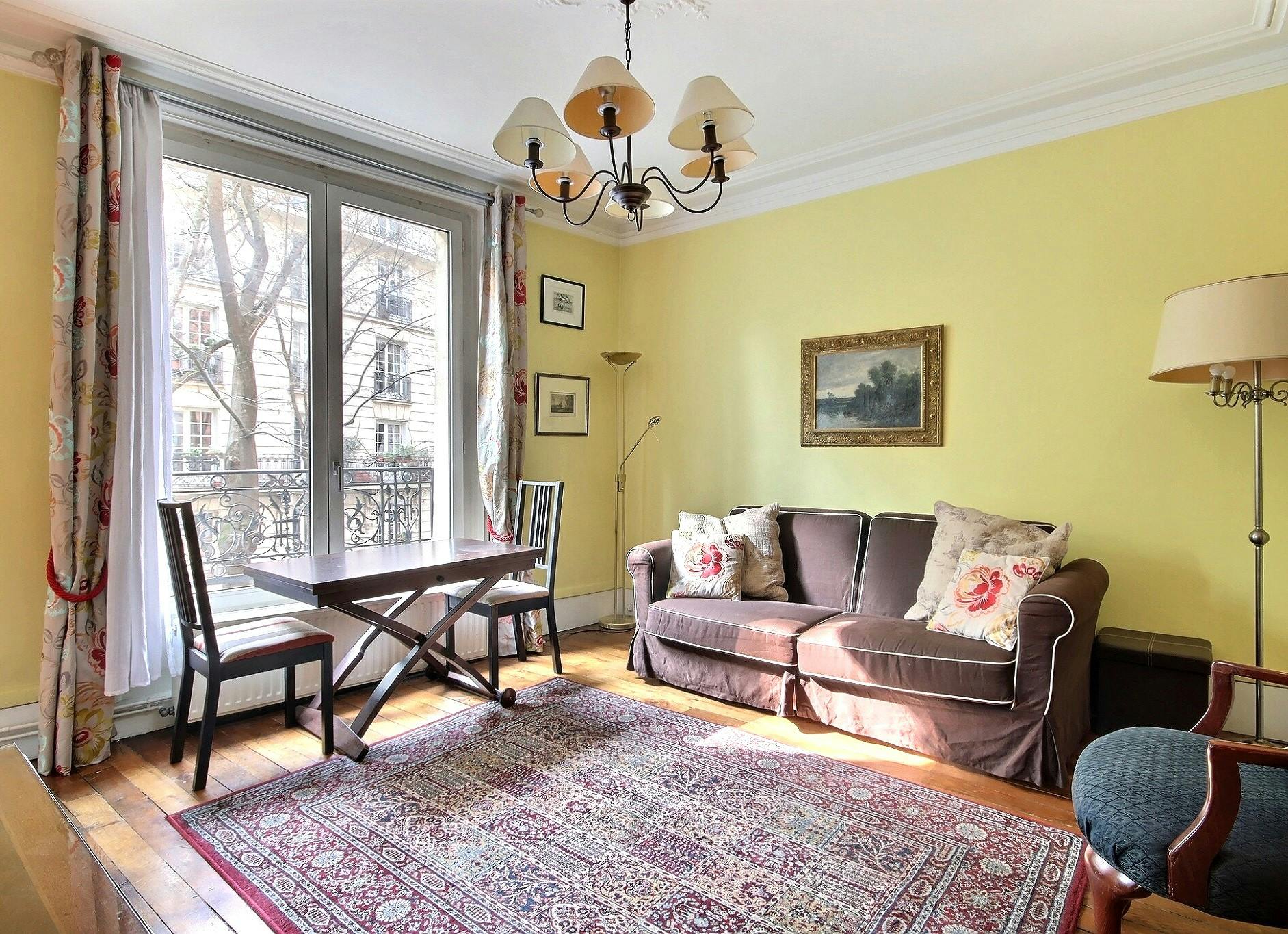 Apartment for rent for €1,981 per month in Paris, Rue Caulaincourt