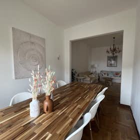 Apartment for rent for €2,000 per month in Florence, Via Pier Capponi