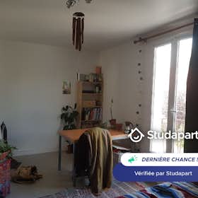 House for rent for €495 per month in Saint-Germain-en-Laye, Rue de la Vieille Butte