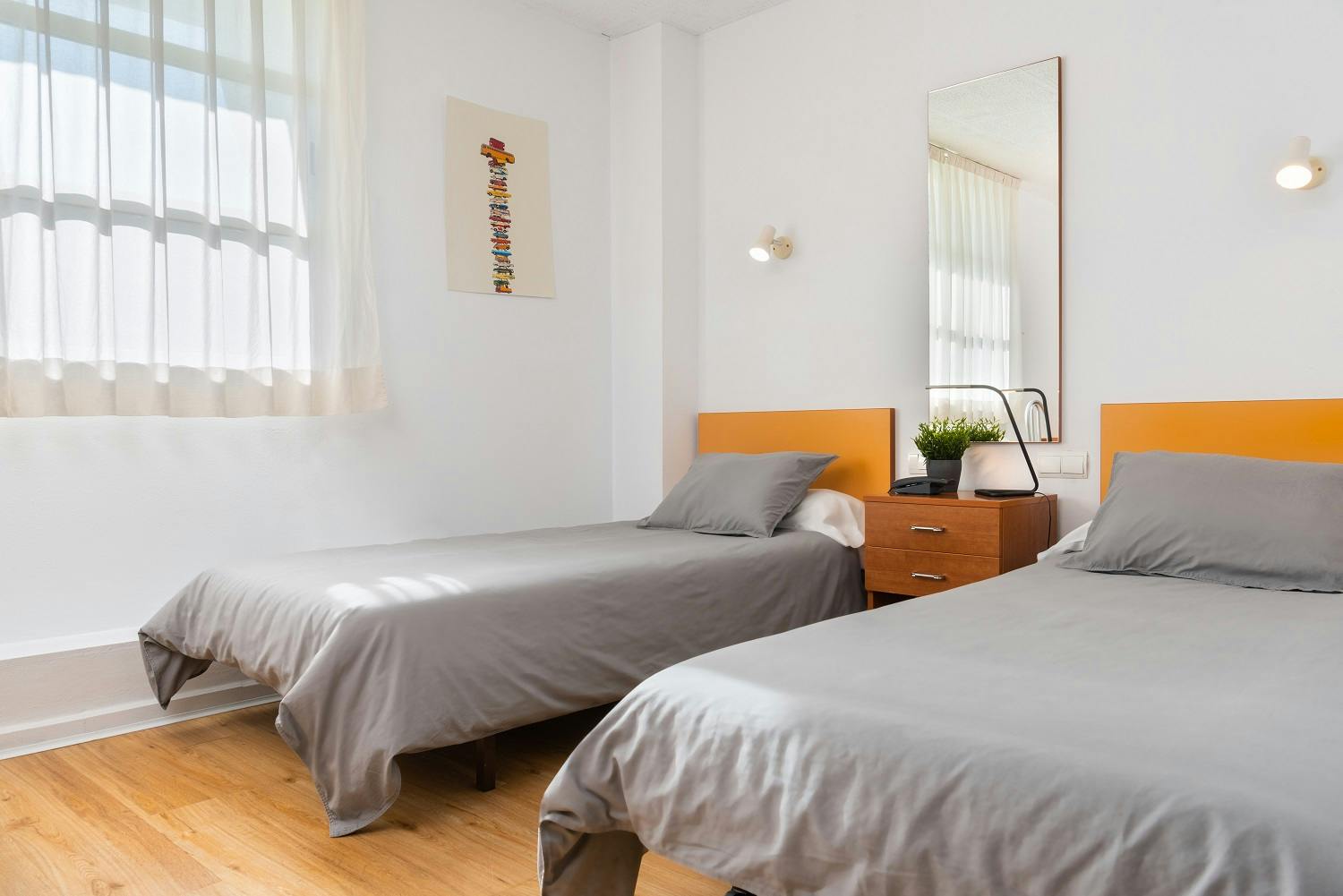 Shared room for rent for €472 per month in Dos Hermanas, Calle Miguel de Muzquiz