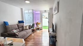 公寓 正在以 €1,095 的月租出租，其位于 Santa Cruz de Tenerife, Calle Buganvilla