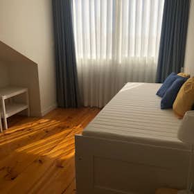 Private room for rent for €700 per month in Porto, Rua Central de Francos