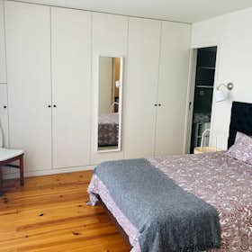 Private room for rent for €900 per month in Porto, Rua Central de Francos