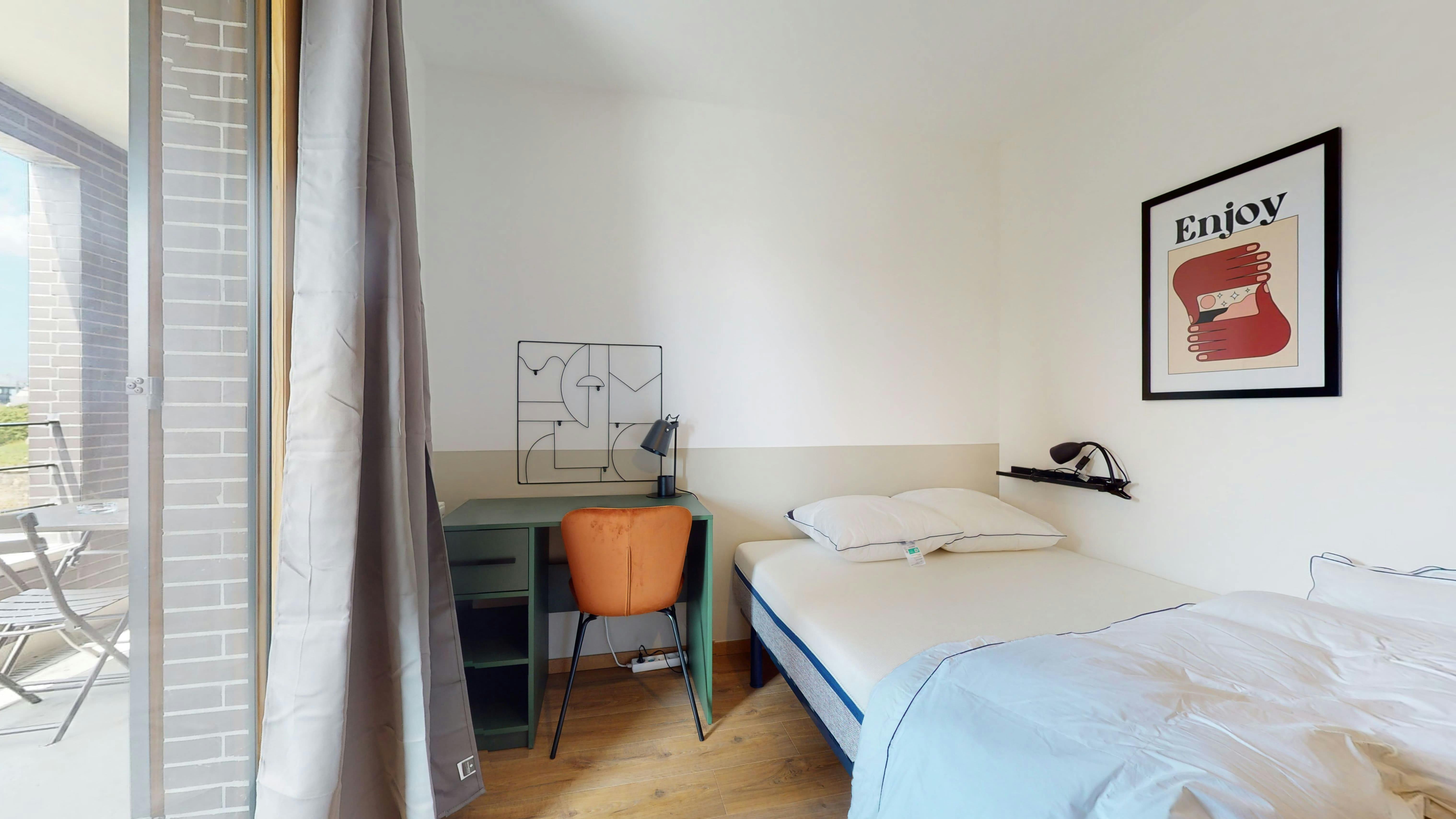 Private room in Avenue de Presov, Saint-Denis (1381798) room image 8