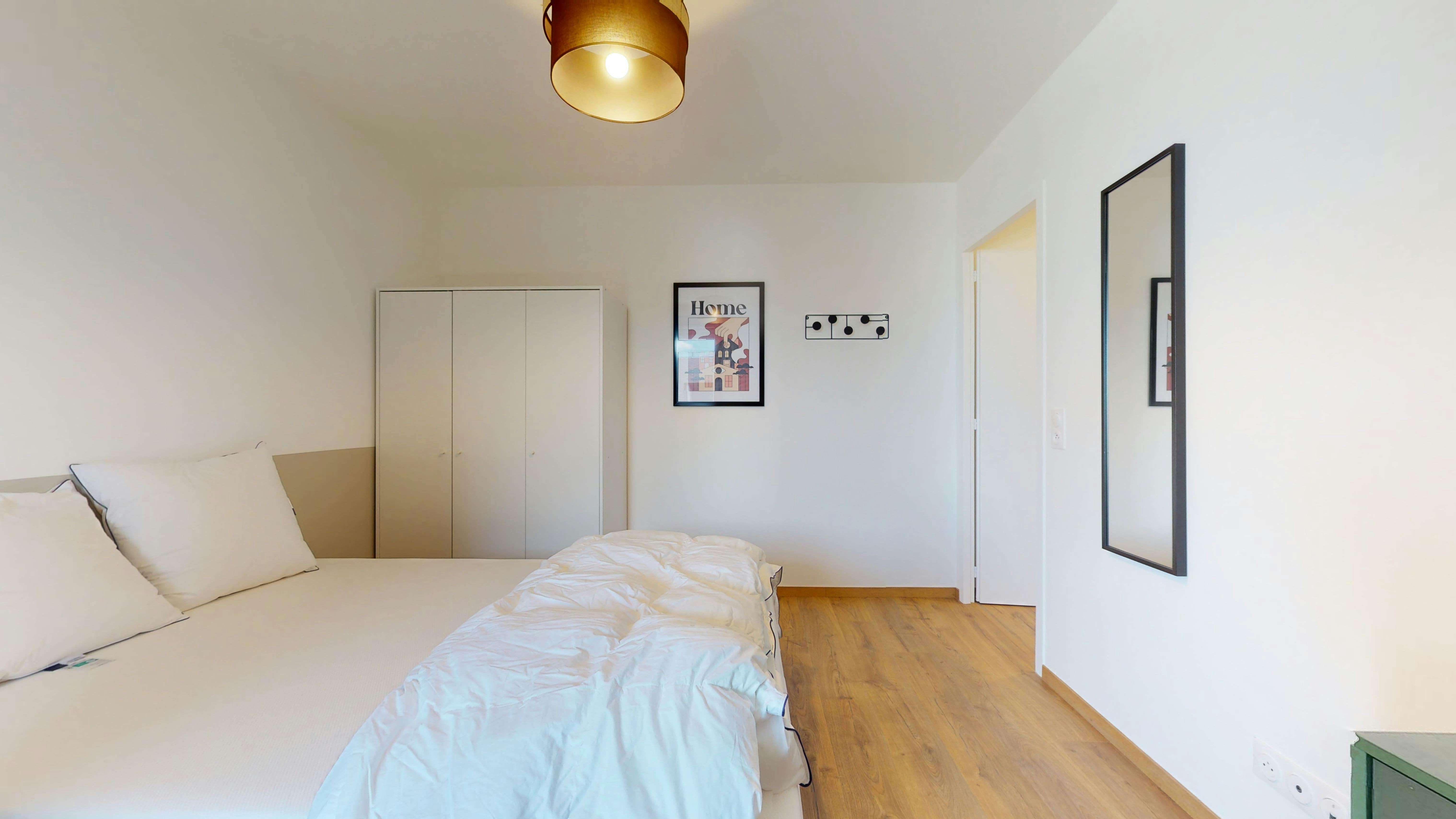 私人房间 正在以 €730 的月租出租，其位于 Saint-Denis, Avenue de Presov