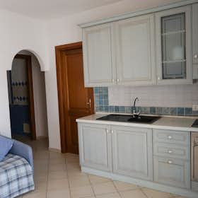Apartamento en alquiler por 4921 € al mes en Santa Teresa Gallura, Via Lu Calteri