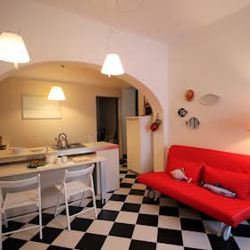 Apartament de închiriat pentru 2.430 EUR pe lună în Albisola Superiore, Via Emilia