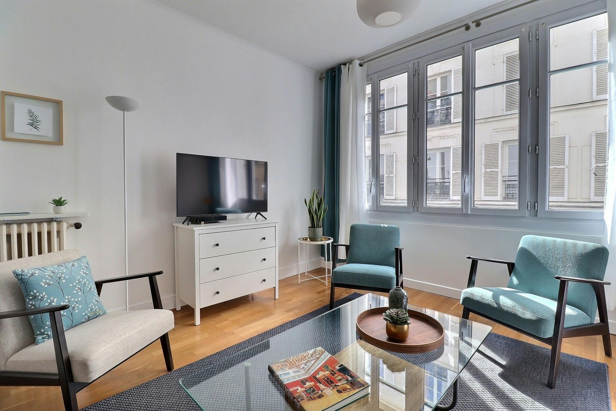 Rue de l'Avre, Paris preview