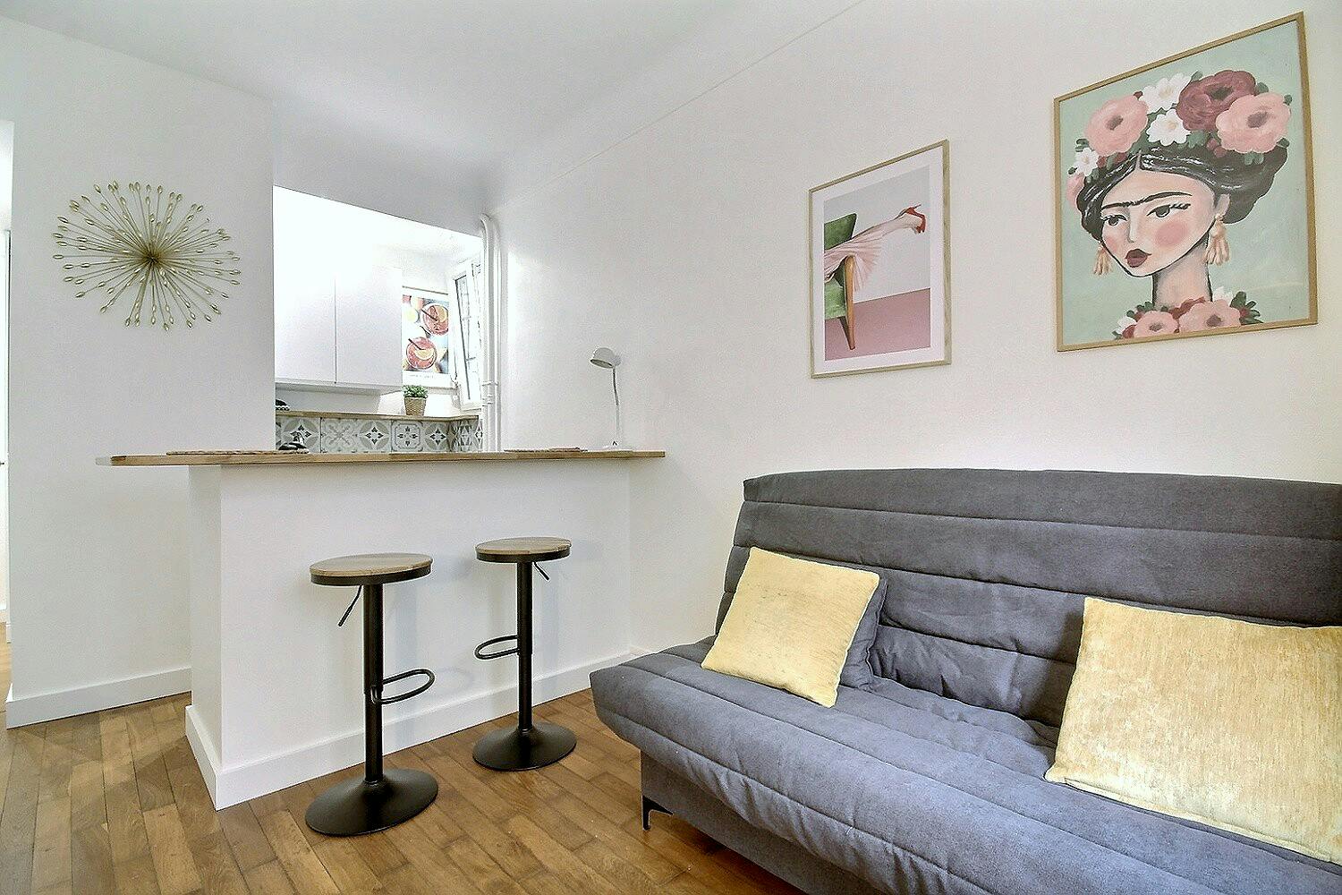 Studio for rent for €1,404 per month in Paris, Rue Raffet