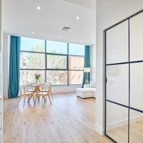 公寓 正在以 €2,199 的月租出租，其位于 Madrid, Paseo de los Talleres
