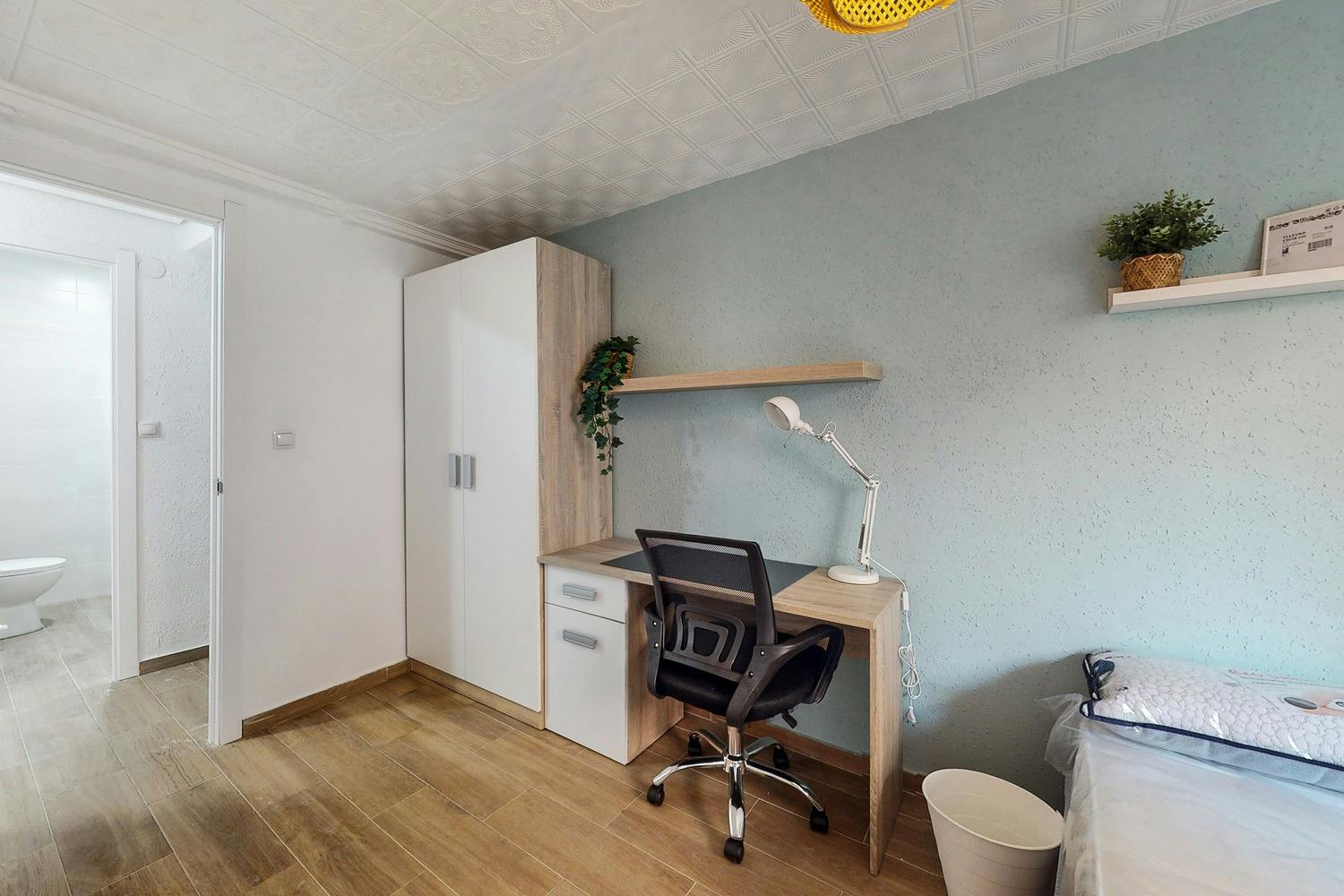 Carrer Rodrigo de Pertegàs, Valencia preview