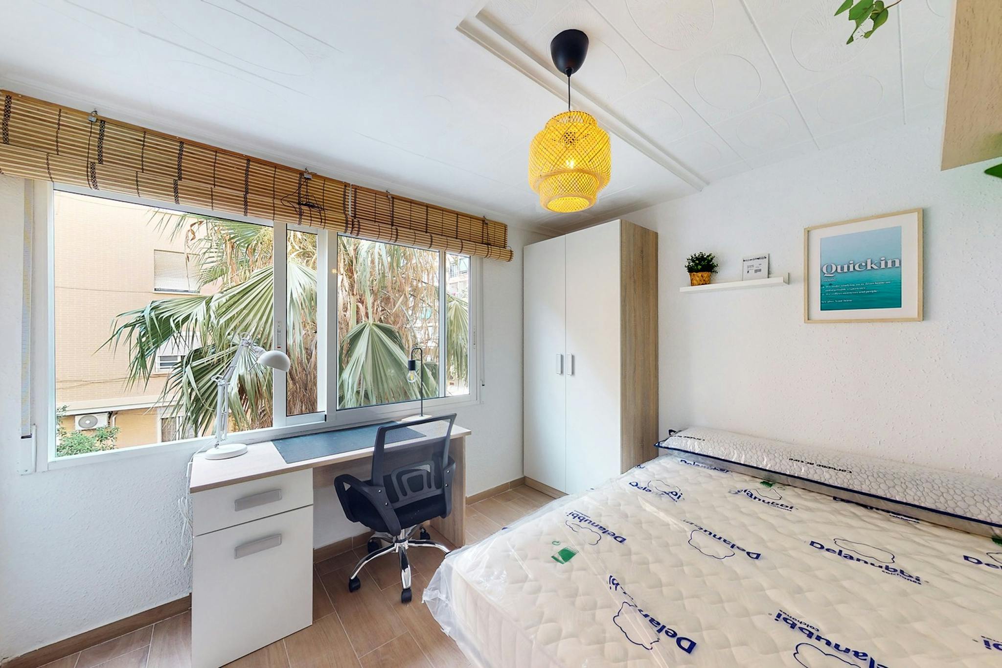 Carrer Rodrigo de Pertegàs, Valencia preview