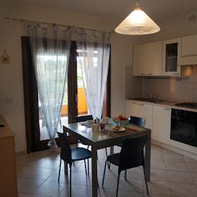 Apartamento en alquiler por 4838 € al mes en Santa Teresa Gallura, Via Cala Spinosa