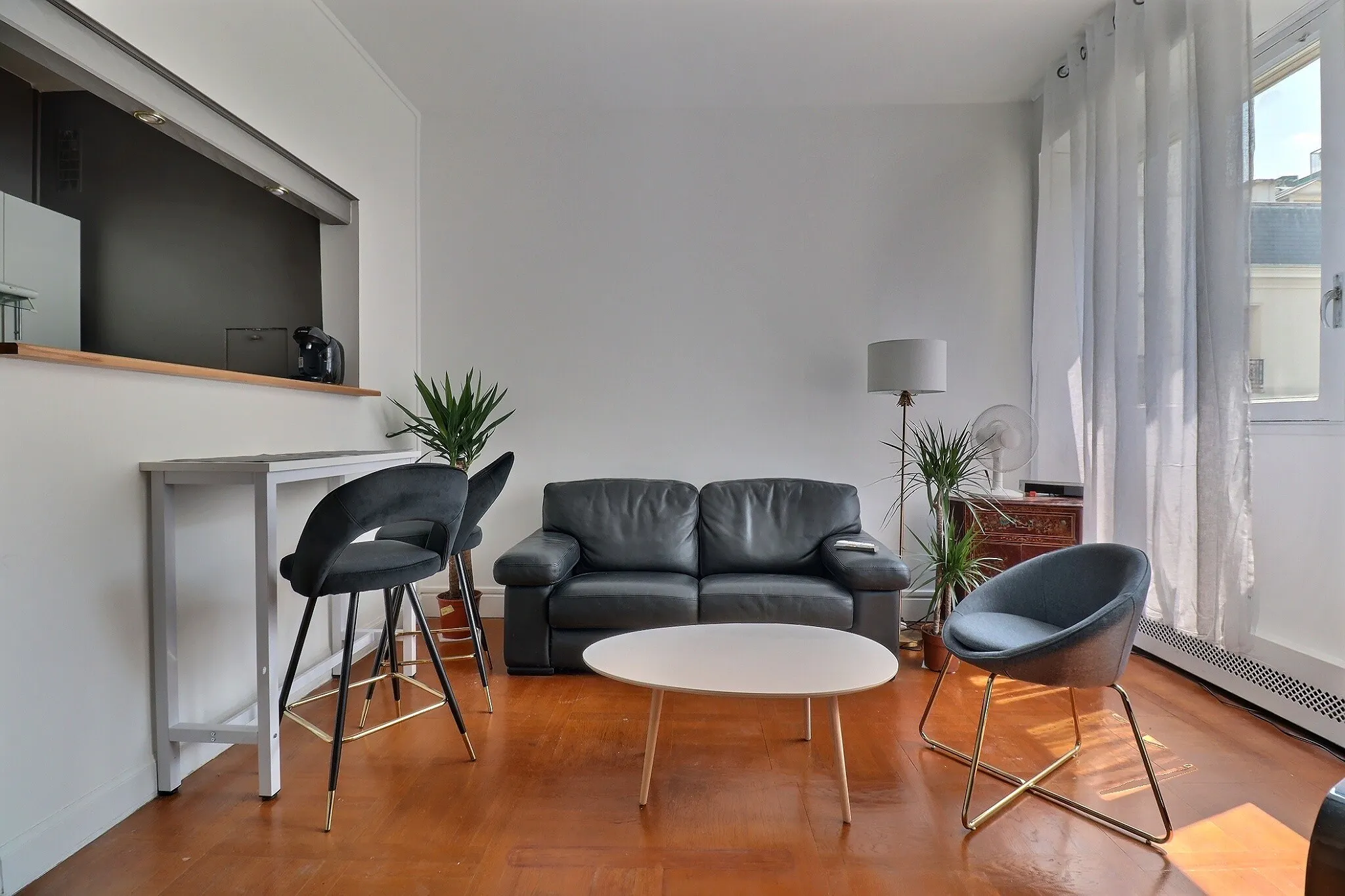 Avenue Montaigne, Paris preview