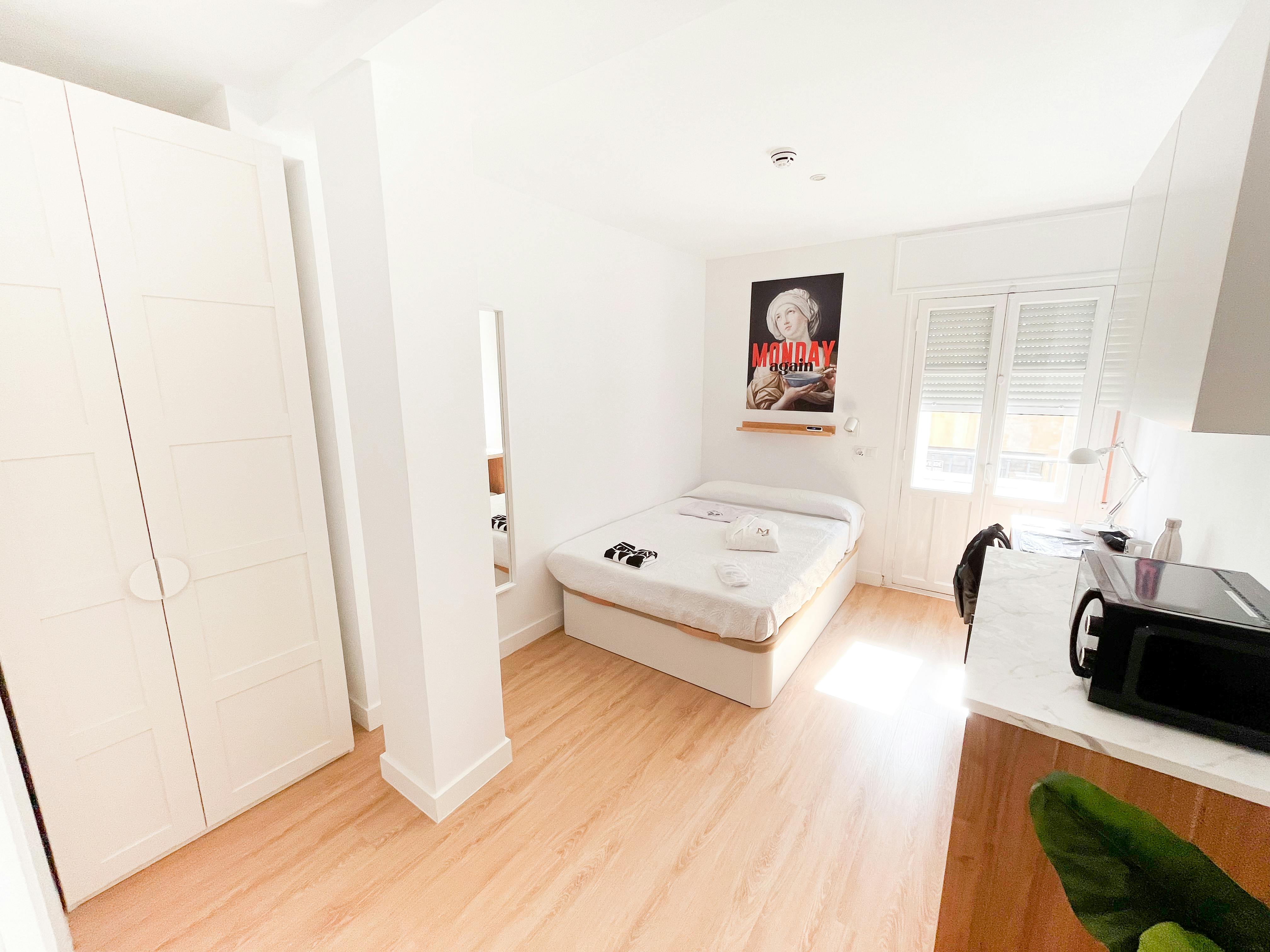 Private room for rent for €1,050 per month in Segovia, Calle Blanca de Silos