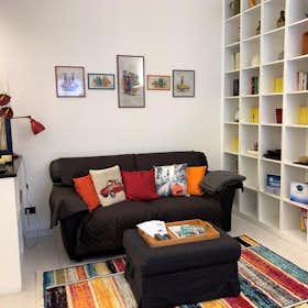 Apartment for rent for €1,814 per month in Genoa, Piazza di Sarzano