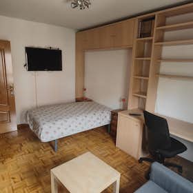 私人房间 正在以 €550 的月租出租，其位于 Madrid, Calle la Violetera