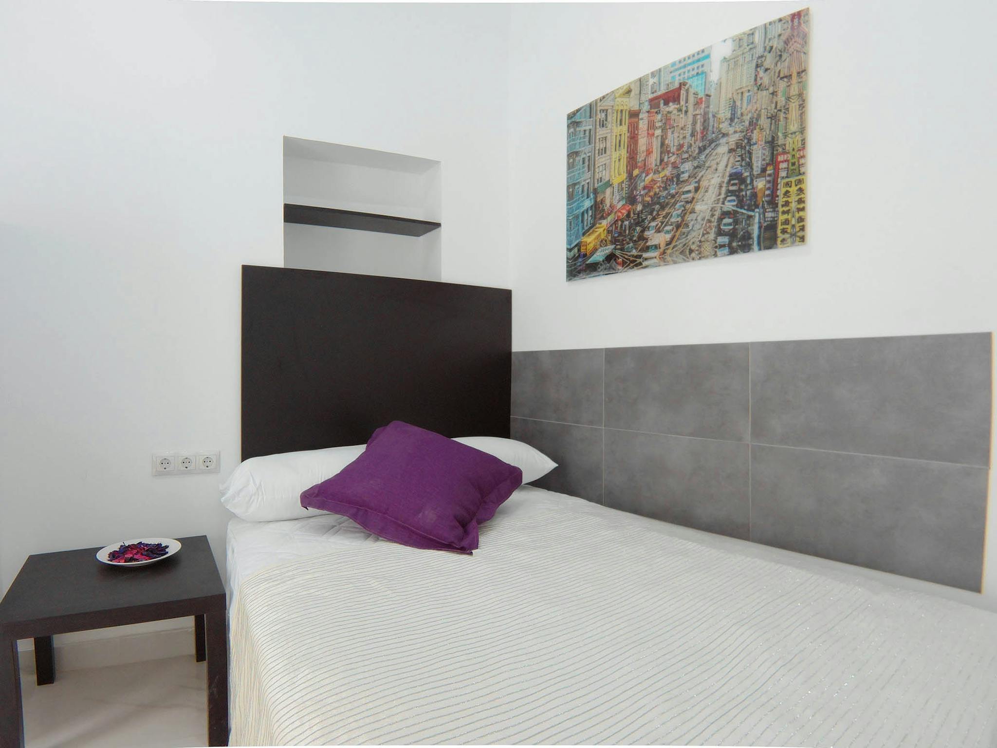 Calle de los Almendrales, Madrid preview