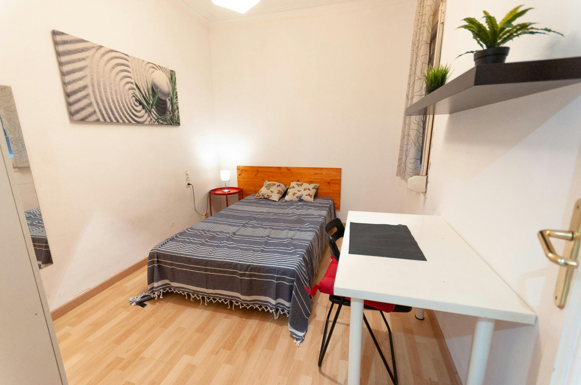 Private room for rent for €625 per month in Barcelona, Avinguda de la República Argentina