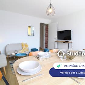 Apartment for rent for €1,500 per month in Hérouville-Saint-Clair, Quartier des Belles Portes