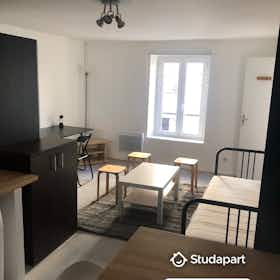 Lägenhet att hyra för 540 € i månaden i Reims, Rue Libergier