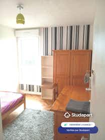 Apartamento en alquiler por 360 € al mes en Caen, Rue Claude Bloch
