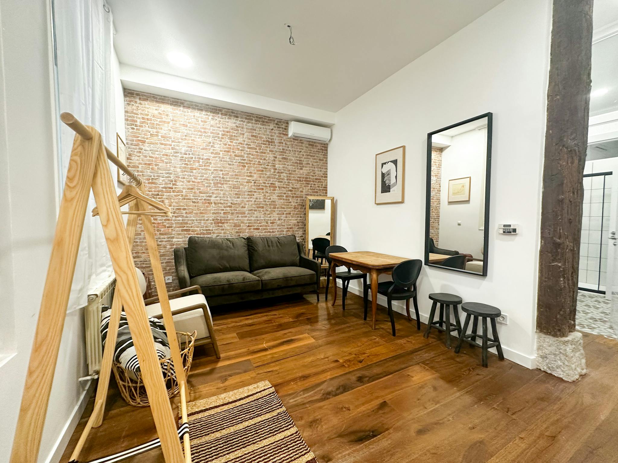 Calle de las Minas, Madrid preview