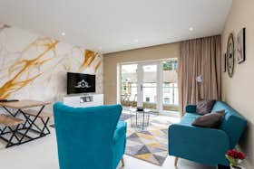 Appartement te huur voor £ 3.000 per maand in Gillingham, Arden Street