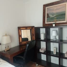 Private room for rent for €500 per month in Madrid, Calle de Fernández de los Ríos