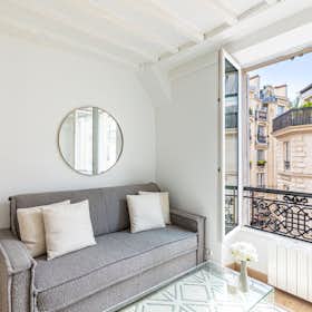 Studio for rent for €1,412 per month in Paris, Rue Jean-Baptiste Pigalle