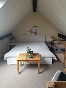 Apartment for rent for €750 per month in Ixelles, Chaussée de Wavre