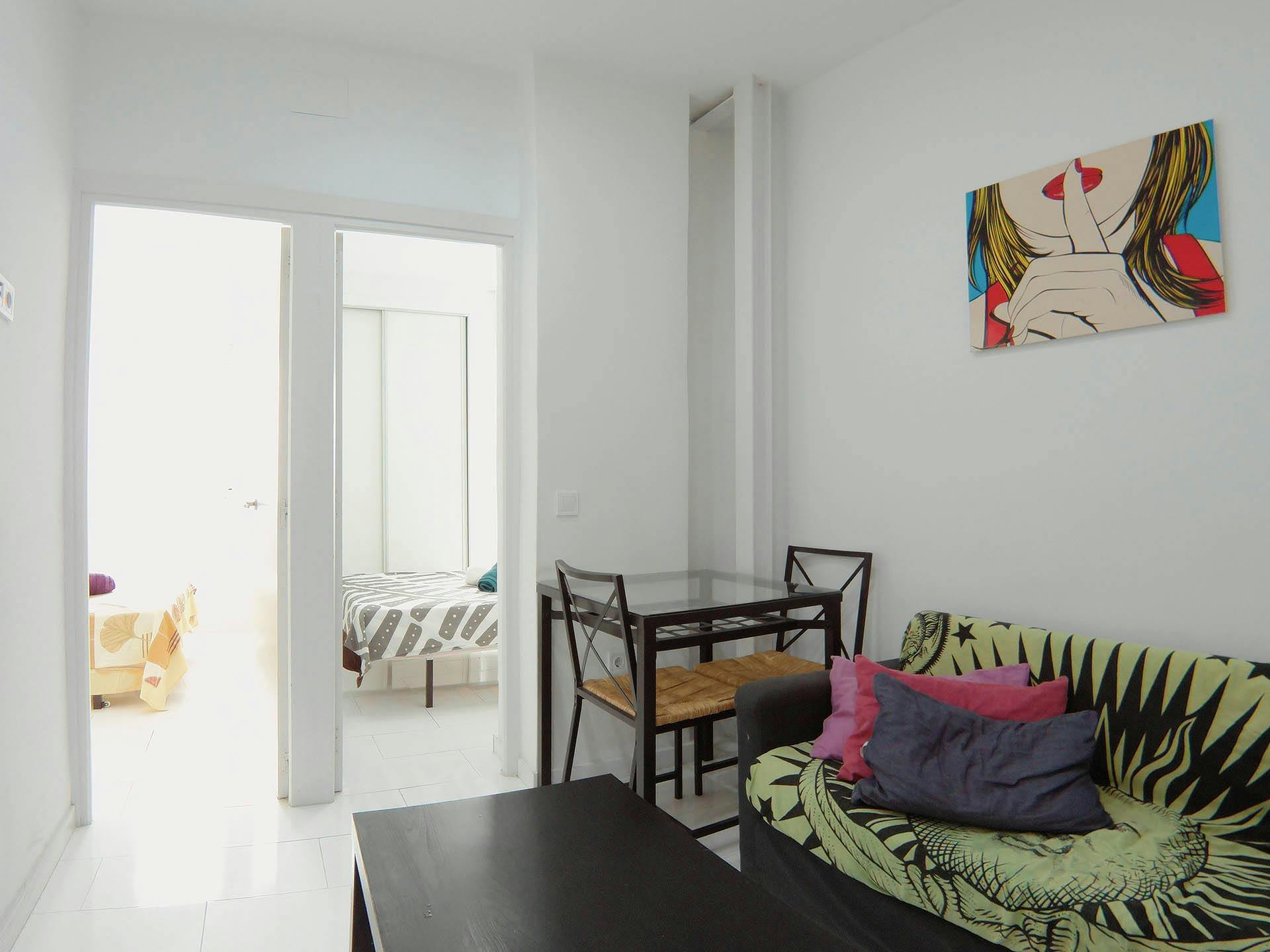 Apartment for rent for €1,300 per month in Madrid, Calle de Antonio Zamora