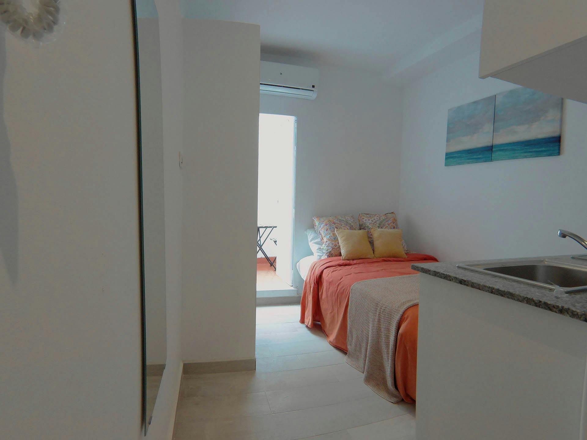 Studio for rent for €750 per month in Madrid, Calle de Rodrigo Uhagón
