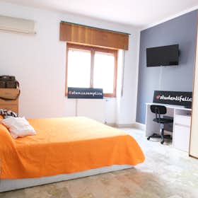 Private room for rent for €410 per month in Sassari, Via Andrea Cordedda