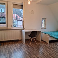 Apartment for rent for €1,800 per month in Stuttgart, Möhringer Straße