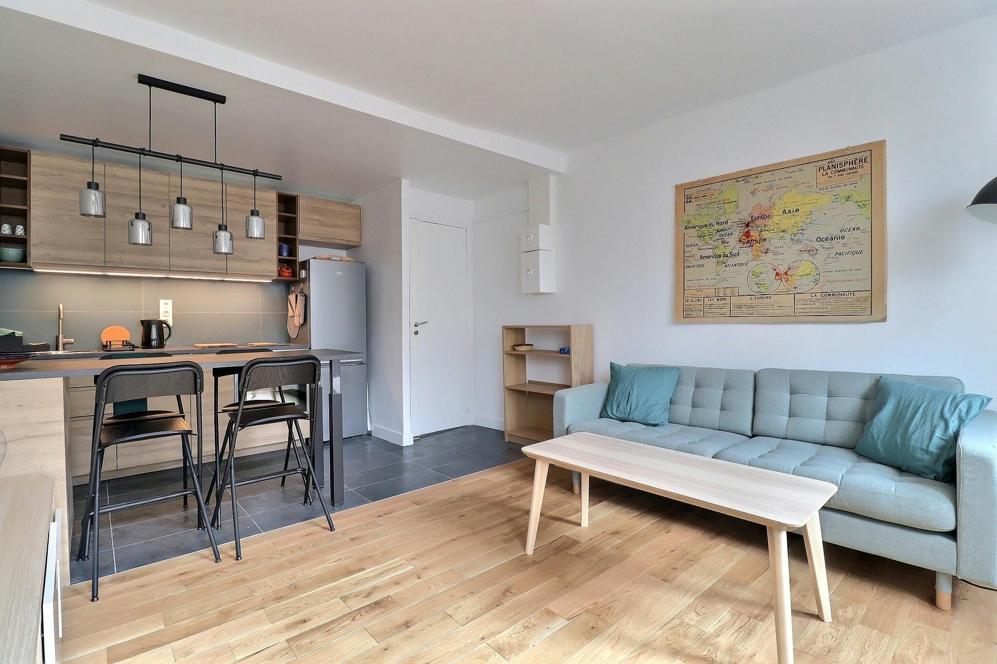 Apartment for rent for €1,870 per month in Paris, Rue d'Aligre