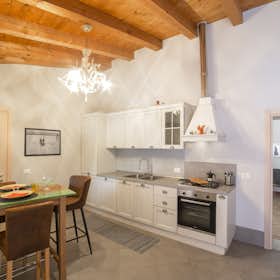 Maison à louer pour 1 300 €/mois à Venice, Ramo Barovier