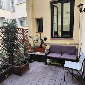 Private room for rent for €630 per month in Madrid, Calle de la Reina