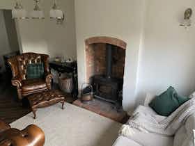 Дом сдается в аренду за 3 003 £ в месяц в Bromsgrove, Green Slade Crescent