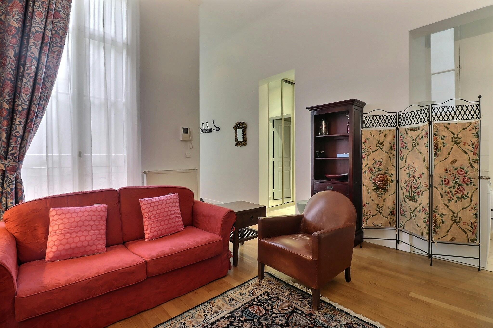 Rue Roquépine, Paris preview