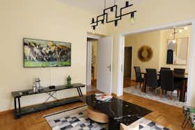 Appartement te huur voor € 1.800 per maand in Piraeus, Leoforos Vasileos Georgiou A'