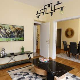 Apartment for rent for €1,800 per month in Piraeus, Leoforos Vasileos Georgiou A'