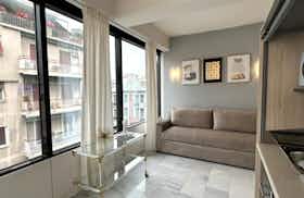 公寓 正在以 €1,100 的月租出租，其位于 Piraeus, Boumpoulinas
