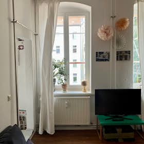 Studio for rent for €1,080 per month in Berlin, Kastanienallee