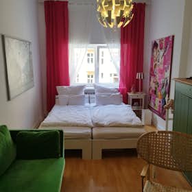 Private room for rent for €600 per month in Berlin, Laubacher Straße