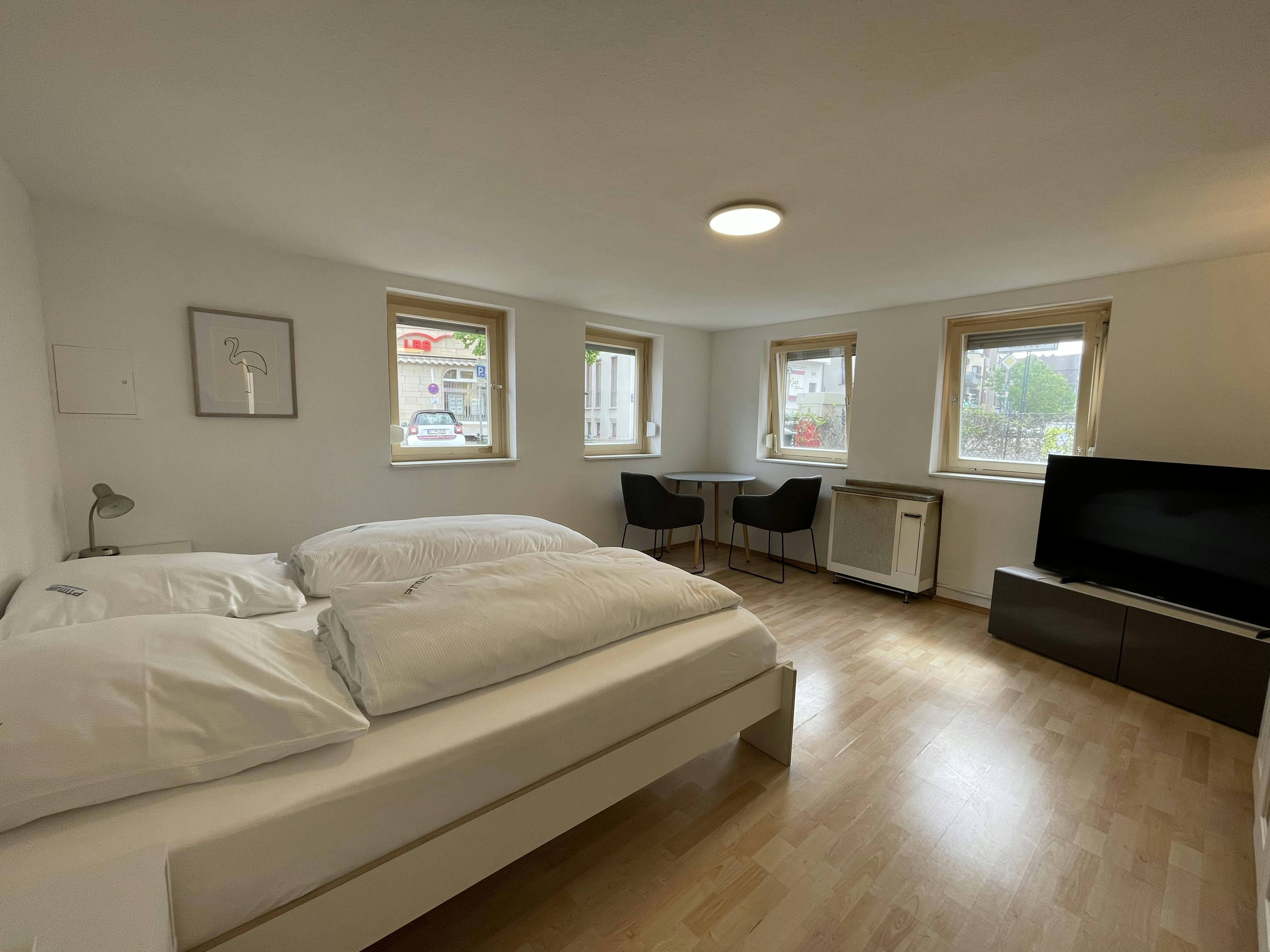 Studio for rent for €1,390 per month in Stuttgart, Ulmer Straße